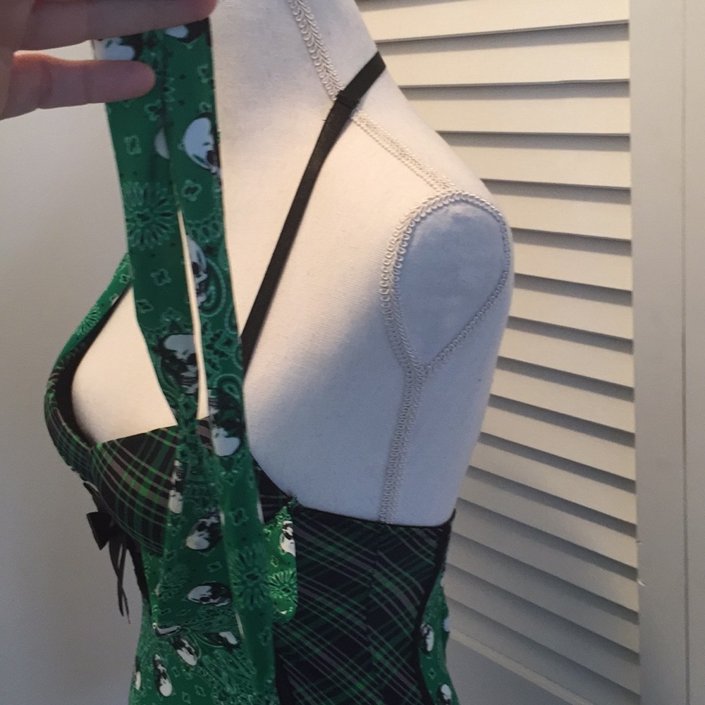 Skulls bustier corset       Halloween costume or sexy time! - Picture 5 of 8